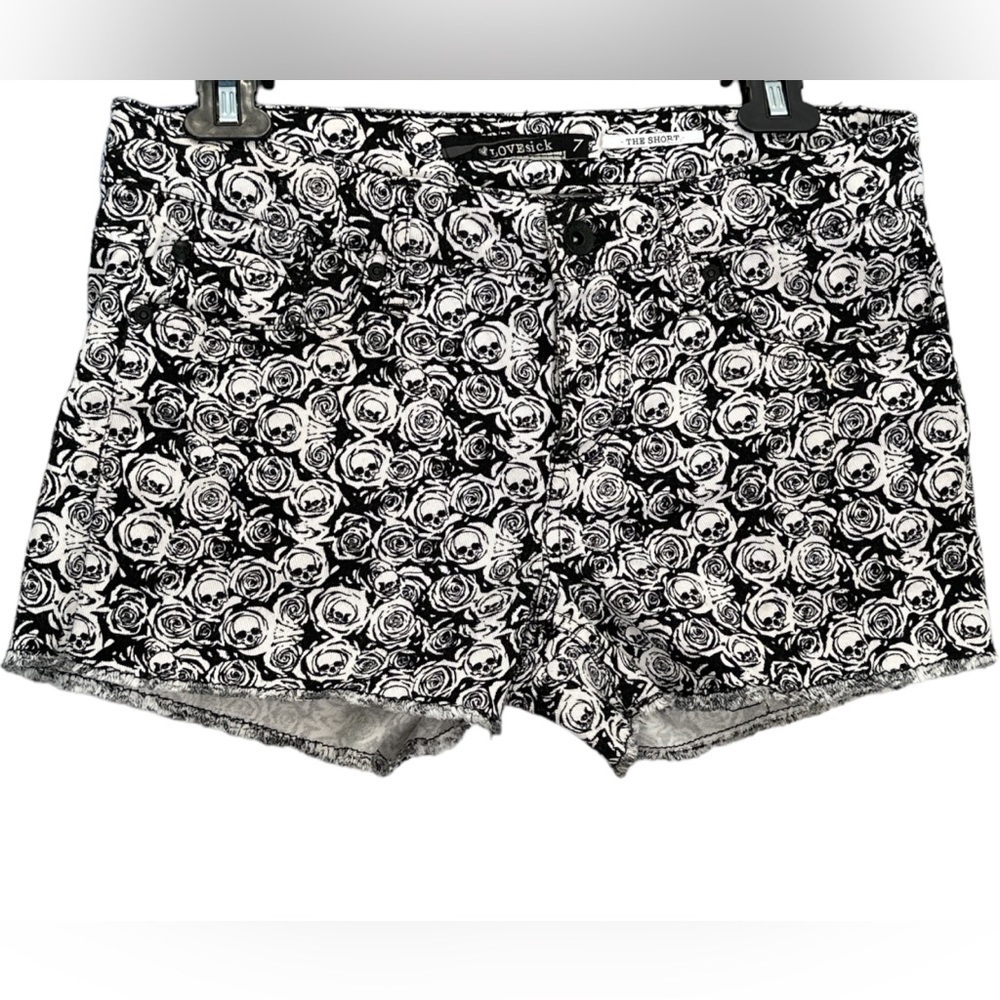 EUC Skulls and Roses Shorts Lovesick The Short from Hot Topic Juniors 7